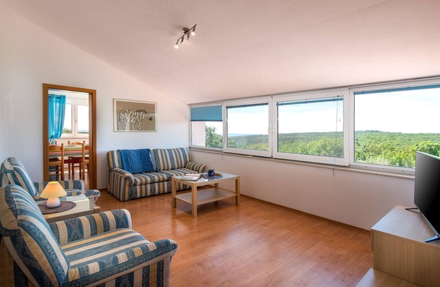 New Listing! Comfortable apartment, 4 persons, with Adriatic sea view, quiet