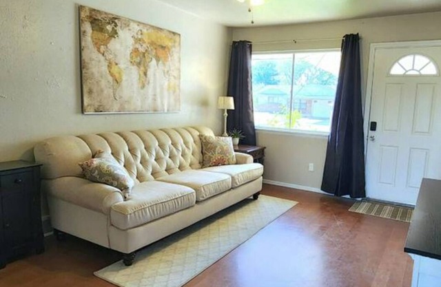 New Listing ~ Copper Lamp Cottage. Pet Friendly