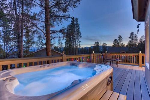 New Listing - Doc's Place - Beautiful Hot Tub Views