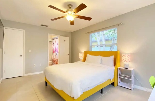 New Listing, Downtown 3 Bedroom Cottage