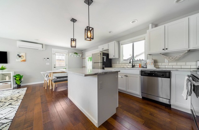 NEW LISTING! Edmonds Escape | Modern Home & Appliances by RedAwning