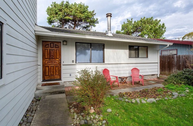 🌲☮️New Listing! Enjoy Arcata as the locals do, pet friendly, cozy & comfortable!