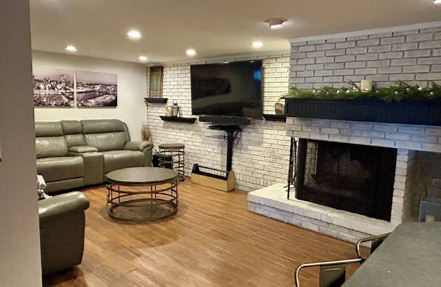NEW listing!! FARMHOUSE ON FIRST-Spacious 5-bedroom house, close to CASV