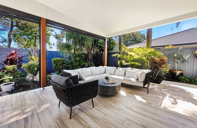 *NEW LISTING*Gorgeous Warana Home 150mts to Beach