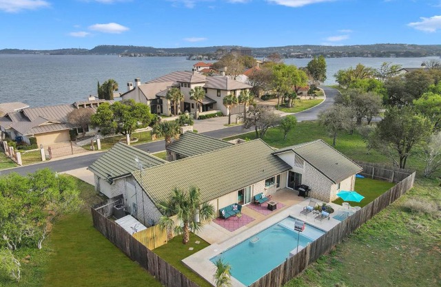 New Listing House with Lake View Pet Friendly