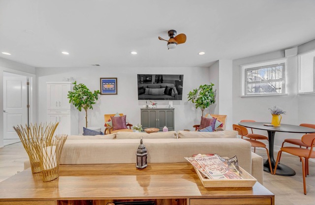 NEW LISTING! Modern Design 2bd Garden Condo Near United Center by AllSet Turnover
