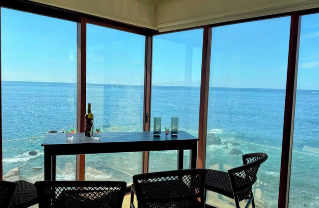 NEW LISTING! OCEANFRONT CORNER TOP FLOOR 2 BEDROOM UNFORGETTABLE VIEWS