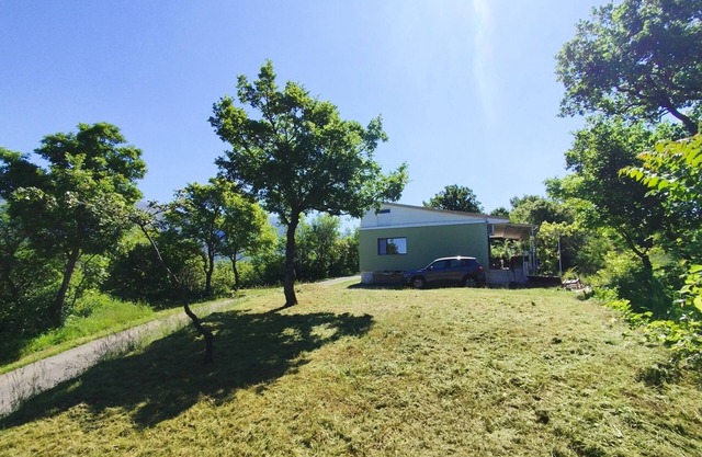 ¡Recargue sus baterías en la casa en la hermosa naturaleza!