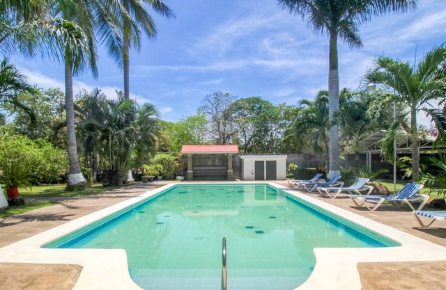 Villa relajante con piscina compartida y excelente ubicación, acceso a la playa.
