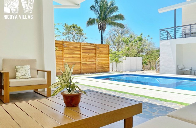Hermosas Villas Nicoya # 1 (Incluye desayuno) frente a la playa de Mal País!
