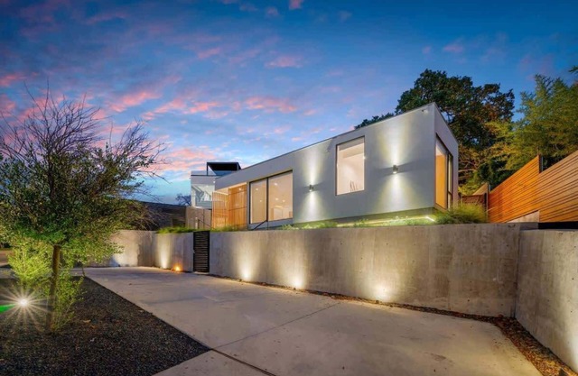 Austin's Finest Modern 2BR Casita Near Everything