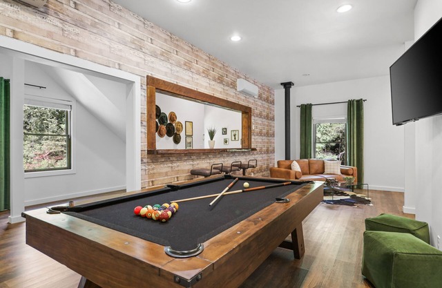 New Listing Special! Remodeled Cabin w/ Pool Table, Air Hockey, and Privacy