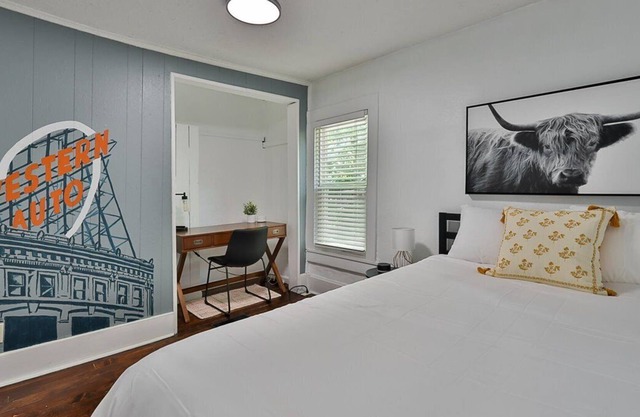 NEW LISTING SPECIAL: West Plaza's best kept secret!