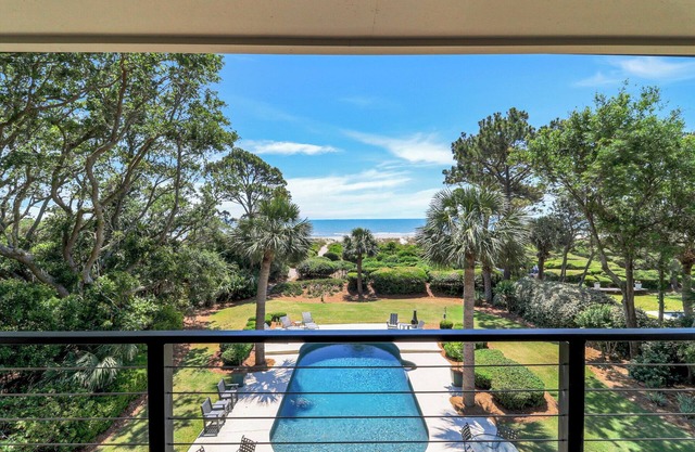 **NEW LISTING** Beautifully Updated OCEANFRONT Sea Pines Home - Private Pool