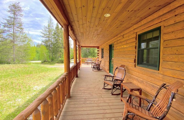 NEW Log cabin in the heart of the White Mountains - close to Bretton Woods Cannon Franconia