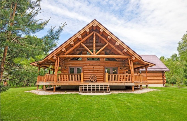 *NEW* Log Cabin Retreat in Pentwater - Lazy Bear Lodge