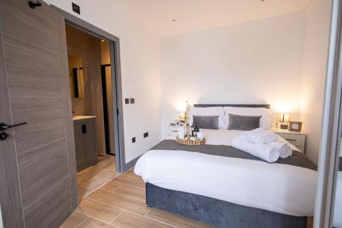 New London 2 Bedroom, 2 Bathroom Flat