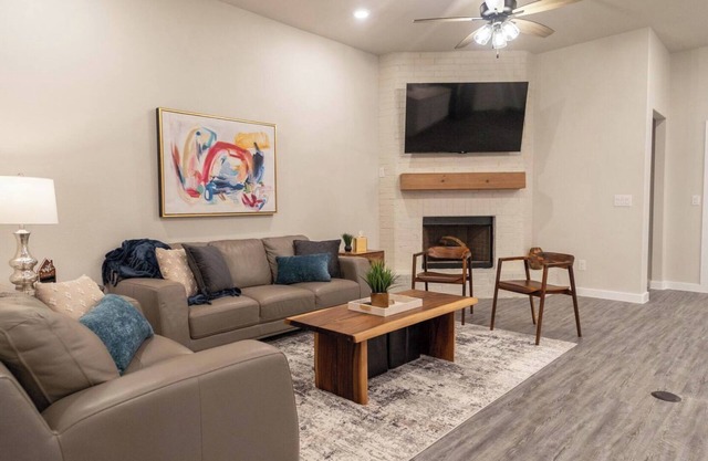 New Long Term Stays Modern 4BR 2B 1 Car Garage Sleeps 10