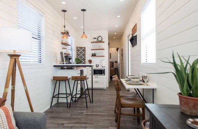 New Longhorn Stunning Container Home-in Alpine