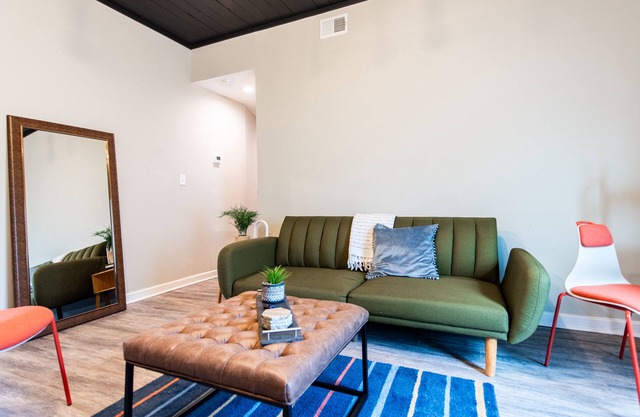 NEW ⭐️ Louisville Dream Oasis 2 bed +W/D+Mesh WiFi in FUN Logan Street Market