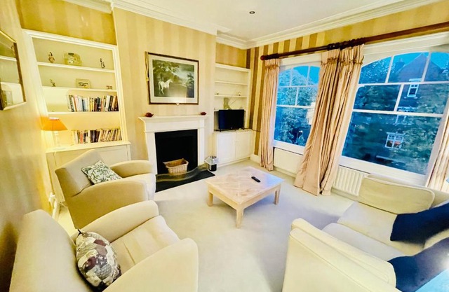 New Lovely 2-bedroom Condo in Chelsea