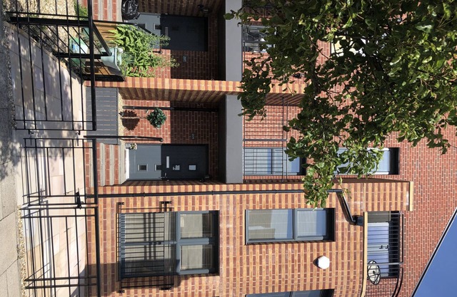 New lovely 4 bedroom town house on Swansea sa1 waterfront, 7 minute walk to Swansea bay beach and city centre 5 minute walk to lots of restaurants and bars and a 10 minute drive to mumbles and the Gower