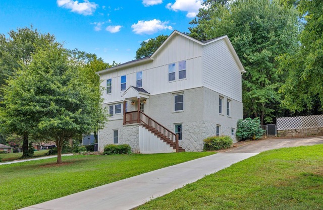 -NEW- Lux 5BDR Home 10 Min to ATL