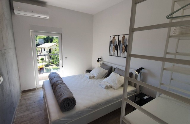 New!!! Lux apartmrnt 10min from beach. spacious, quiet, clean