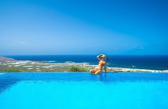 New Lux Villa★3 Infinity pool★3 Jacuzzi★23 sleeps