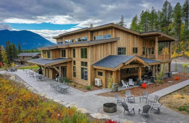 New luxe townhouse mins to GNP! Spa! Game room!