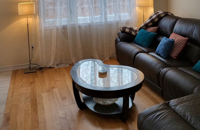 New Luxurious Home Minutes From Niagara Falls