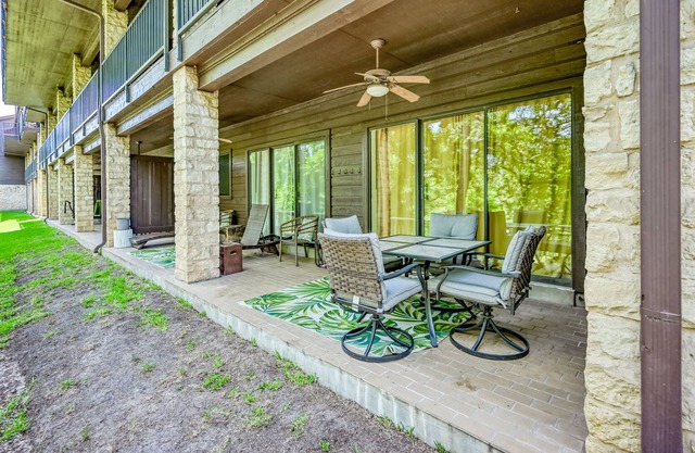 New! Luxurious Riverfront Condo Just 1 Blk to Schlitterbahn!