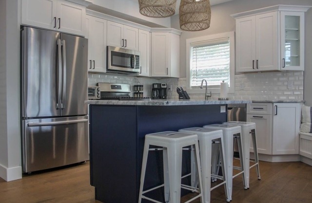Nuevo lujo 3BR / 3. Condominio 5BA en el corazón de Bolton!