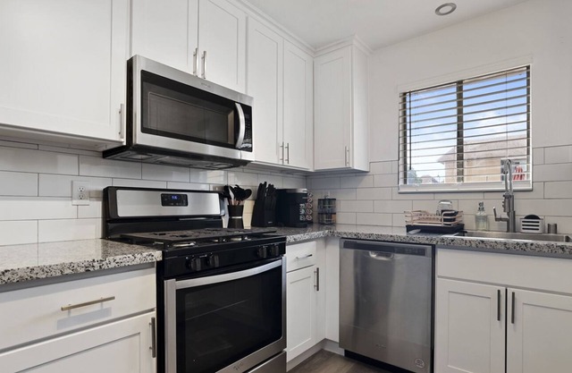 New Luxury Apartment: Lovely 2 beds 1 bath