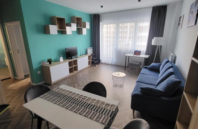 New luxury apartment next to subway with garage