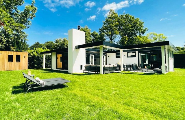 New luxury dunevilla at beach with hot tub Ouddorp