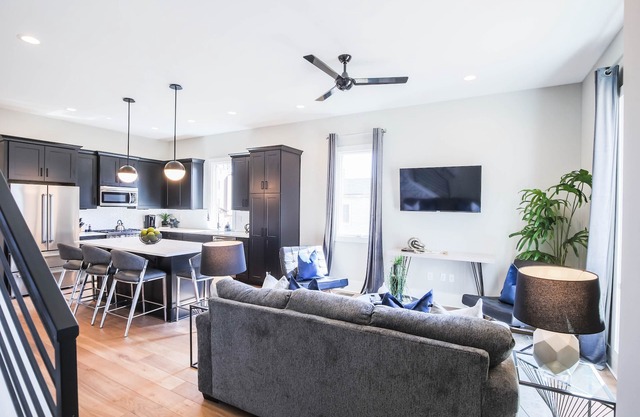 ★NEW LUXURY HOME BUILT FOR GROUP COMFORT & STYLE★