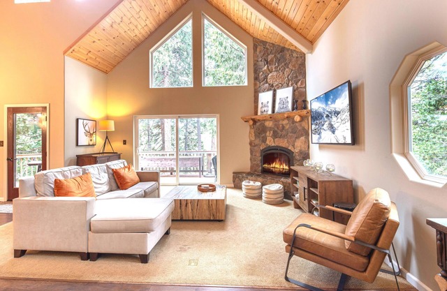 New! Luxury home in Arnold: Views, Hot Tub, + Pets OK