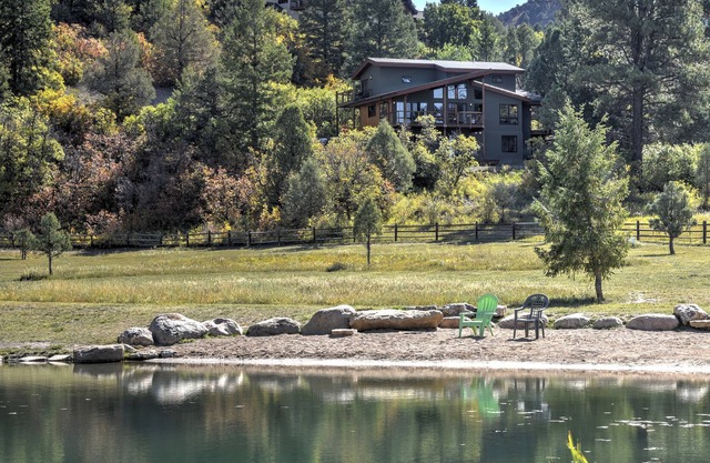 New Luxury Home on 1 Acre - Close to Downtown - Awesome Deck and Views