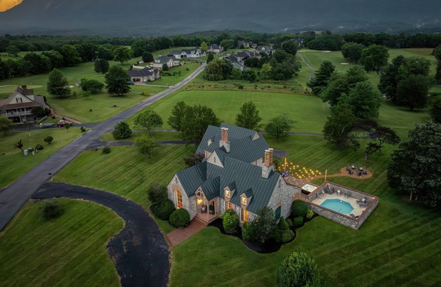 New! Luxury Retreat – Pool, Hot Tub & Fire Pit