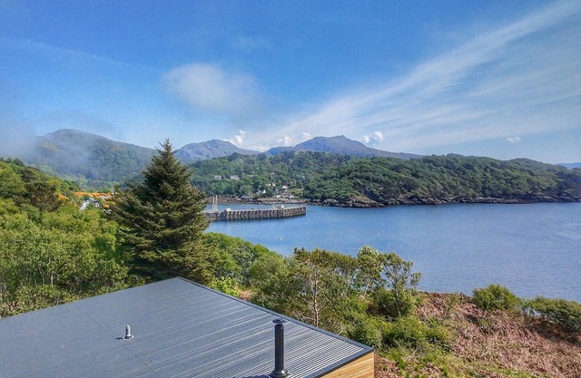 New luxury stay with beautiful sea and mountain views