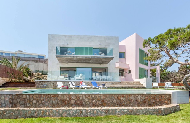 VILLA DE LUJO A PRIMERA LINEA DE MAR CON PISCINA CLIMATIZADA