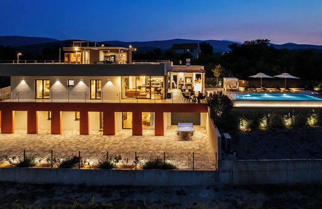 NEW! Luxury villa Colorful with 60 sqm heated pool, 6 rooms, sauna, jacuzzi