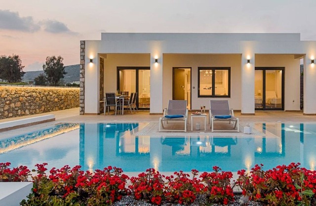 New Luxury Villa with Private Swimming Pool & BBQ, 5 Min. From Prasonisi Beach!