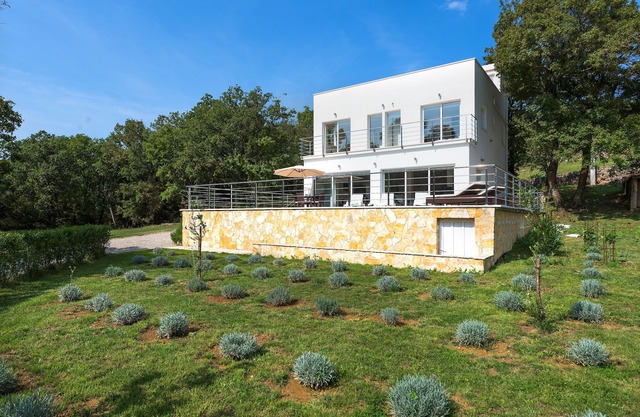 Nueva villa de lujo con piscina