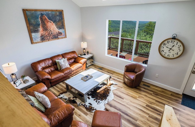 NEW!, LOW RATES!! STUNNING, SLEEPS 14, 40 Mile View! Owners pool pass included!