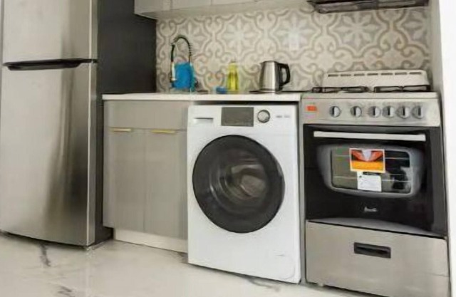 New, marble floors, mins fromNYC, families welcome