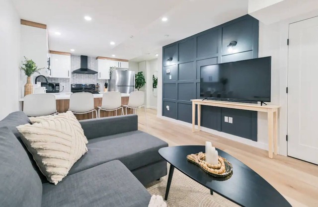 New! Min to Airport | Modern Private Suite