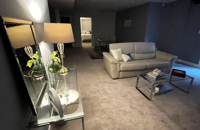 New modern 1bedroom /2 beds guest suite