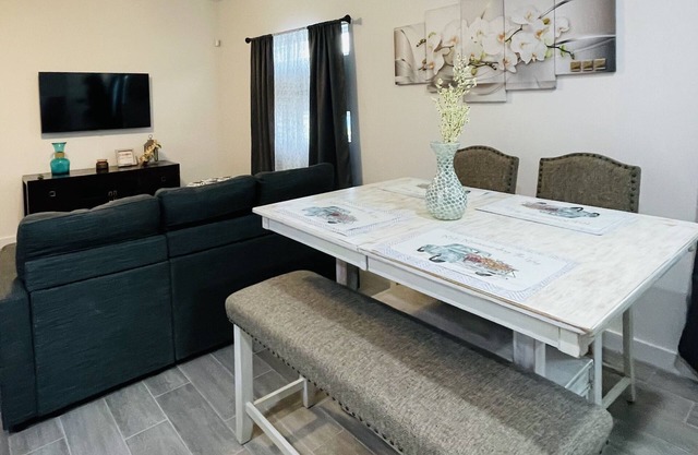 New & Modern 2b/2b Apartment Centrally located